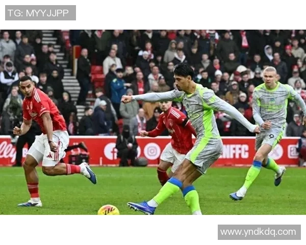 德甲激战曼联逆转曼城神扑成焦点争议判罚引发热议