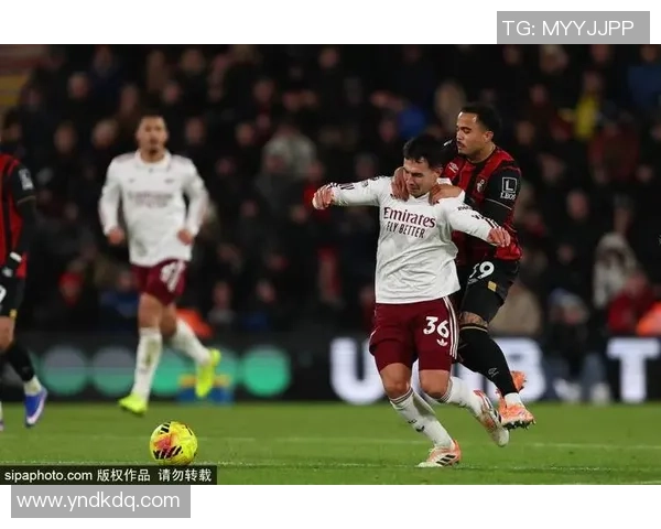 欧联杯激战：多特蒙德逆转阿森纳上演帽子戏法精彩瞬间