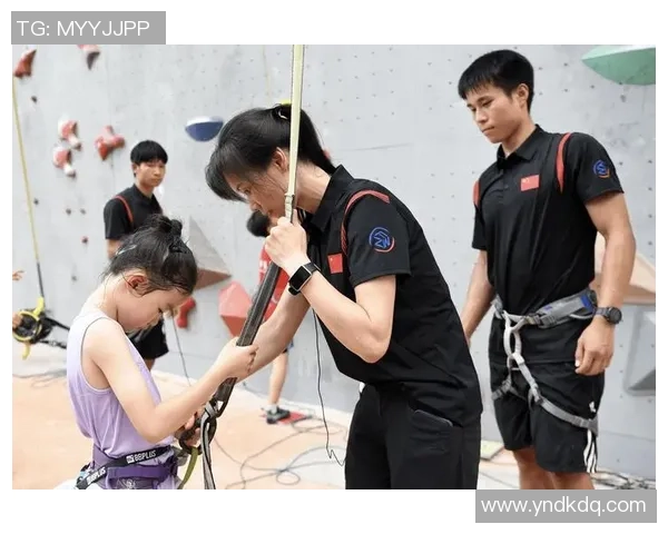 重庆攀岩队快攻策略揭秘：如何在攀岩热点中脱颖而出