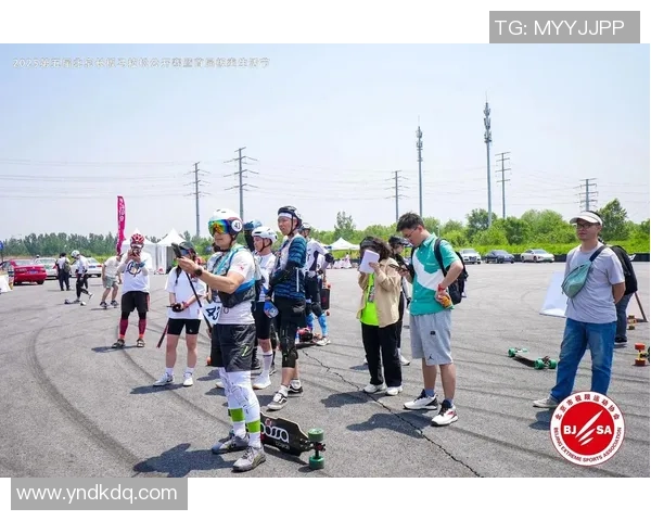 重庆滑板队在城市马拉松中的精彩表现与状态分析 重庆滑板队在城市马拉松中的精彩表现与状态分析