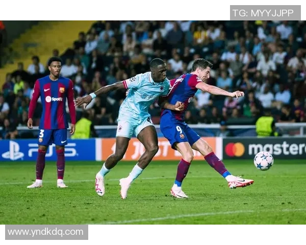 欧冠激战巴萨大胜里昂乌龙球引发全场争议与热议