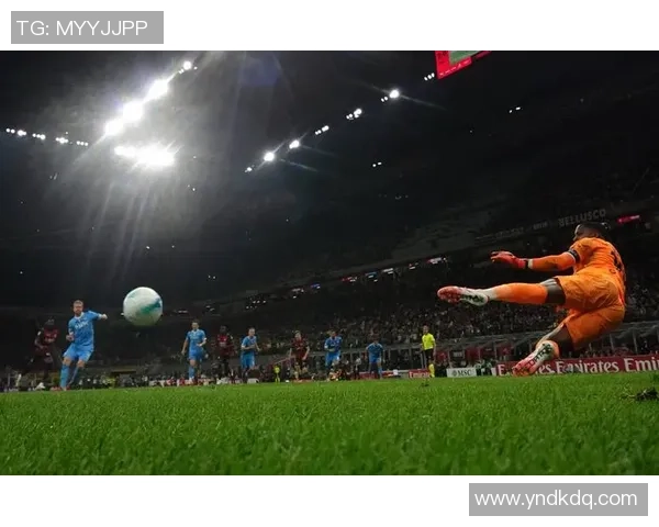 意甲激战:AC米兰与那不勒斯握手言和全场沸腾的赛后点评 意甲激战:AC米兰与那不勒斯握手言和全场沸腾的赛后点评