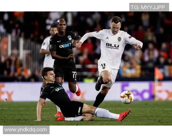 友谊赛精彩回顾AC米兰大胜多特蒙德乌龙球引发全场欢呼