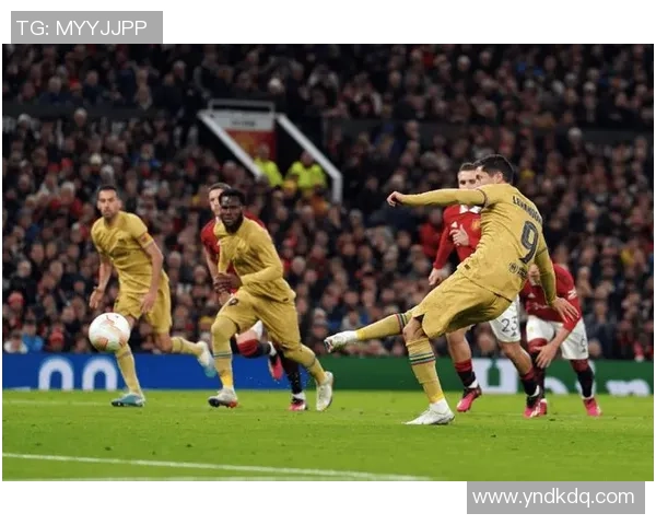 欧冠激战曼联与巴萨握手言和转会传闻再度升温引发热议